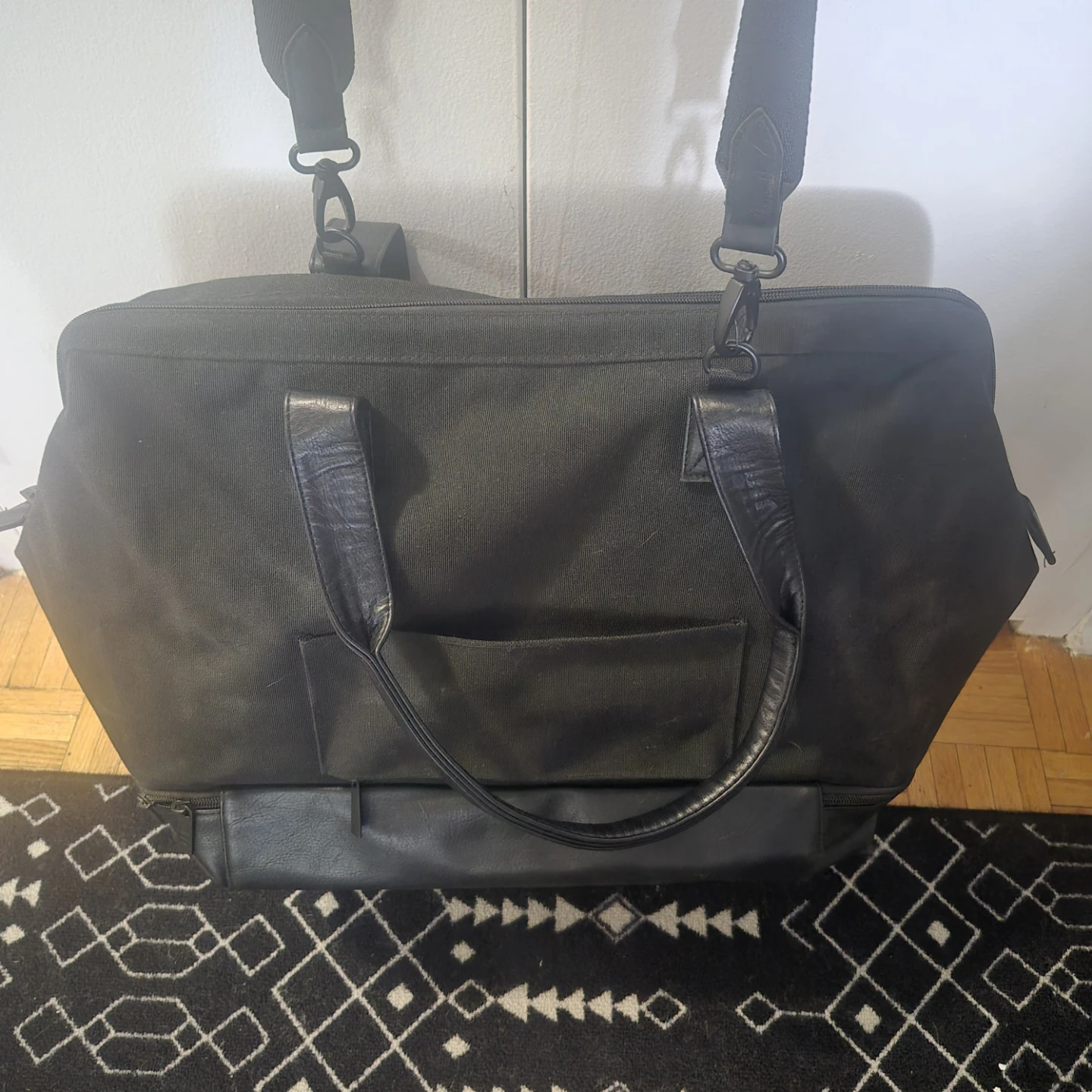 BÉIS The Weekender Bag - Black (Great Condition)