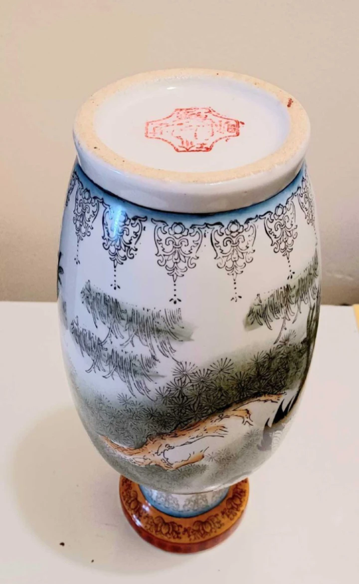 Vtg Famille Rose Porcelain Cranes & Pine Trees Vase - photo 4