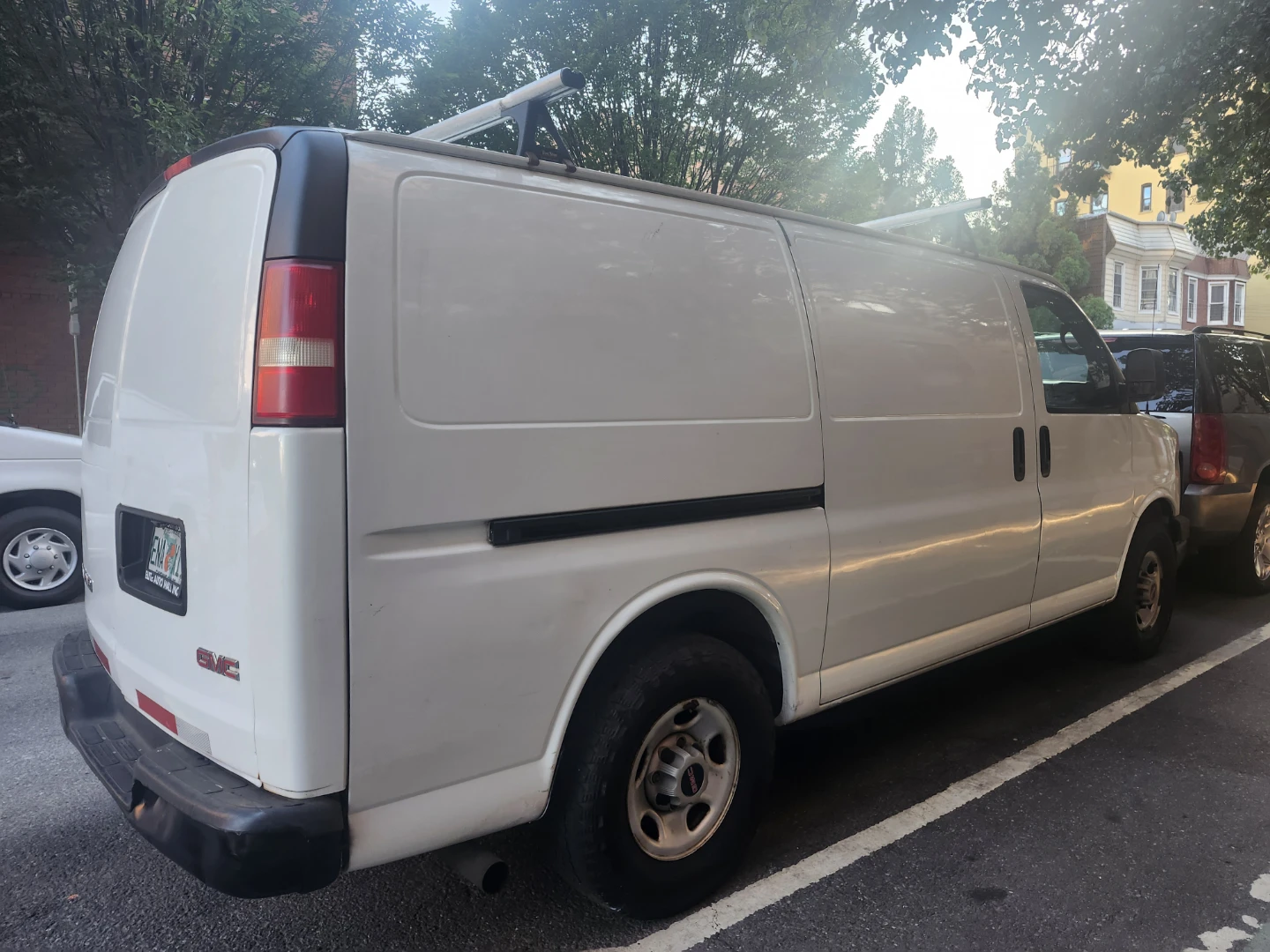 2008 GMC Savana Cargo Van - photo 3