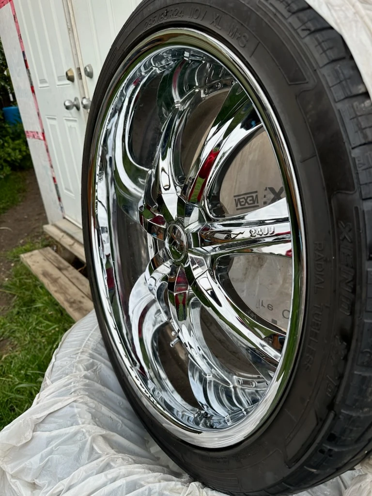 5 bolt universe Alluminum Rims with Tires 295/35R24 - photo 2