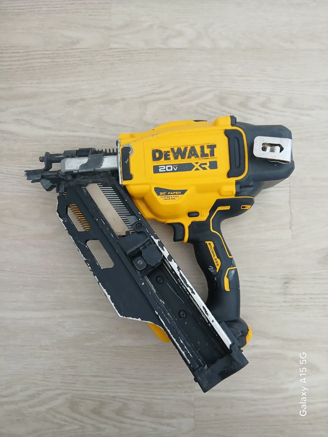 DEWALT DCN 930B 20V MAX XR Brushless Framing Nailer - photo 2