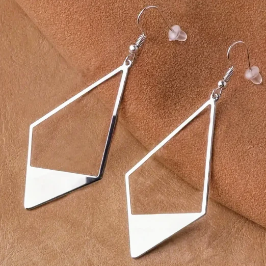 Geometric Dangle Earrings ⚽