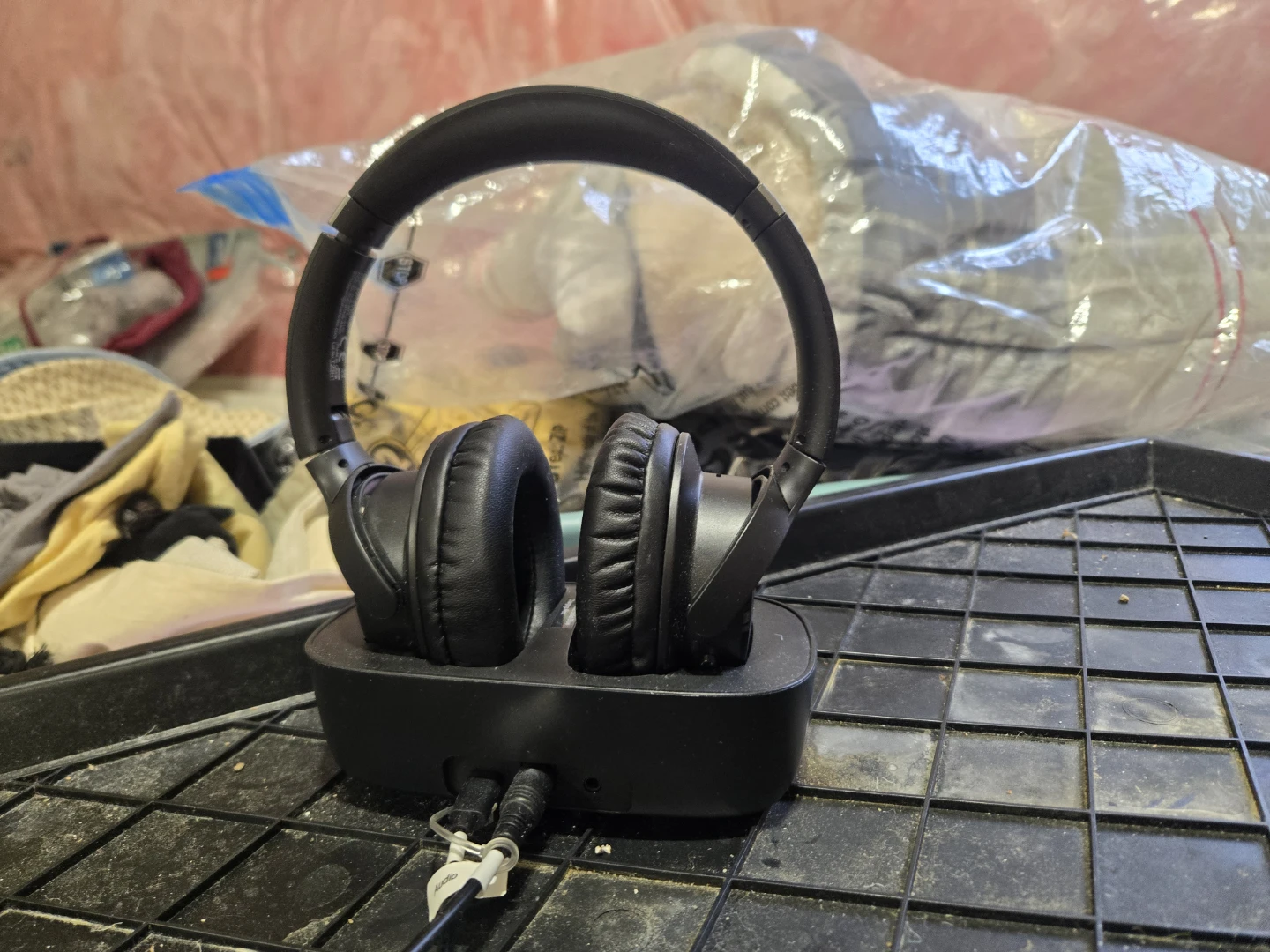 Wireless Headphones with Charging Dock - photo 2