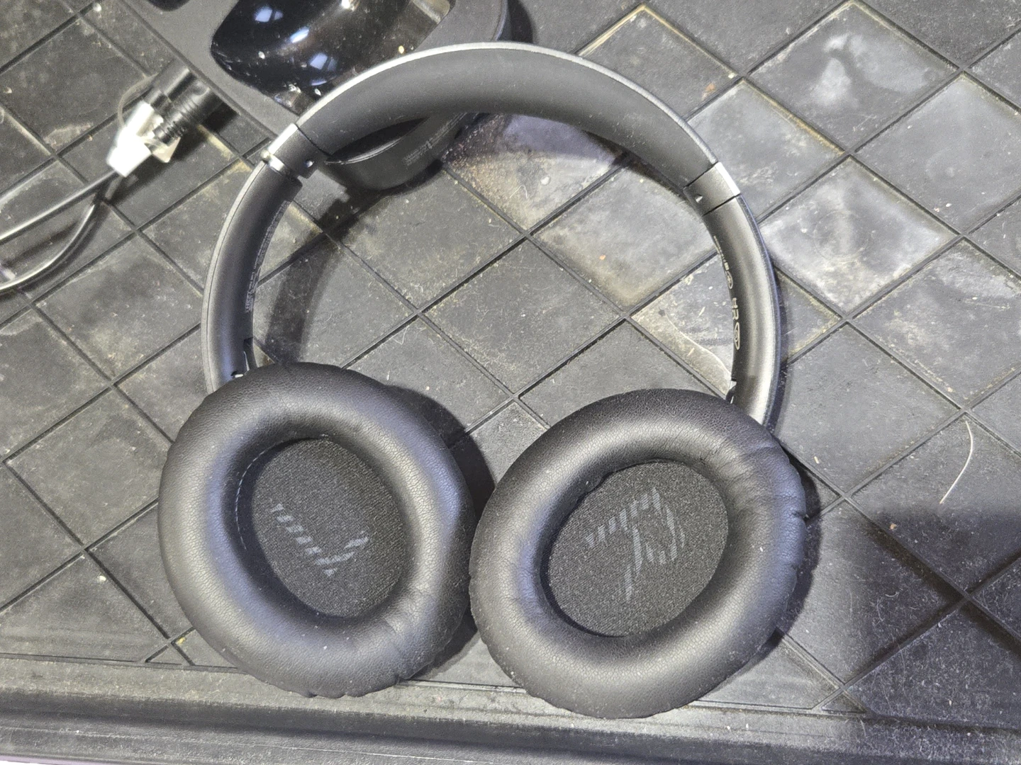 Wireless Headphones with Charging Dock - photo 4