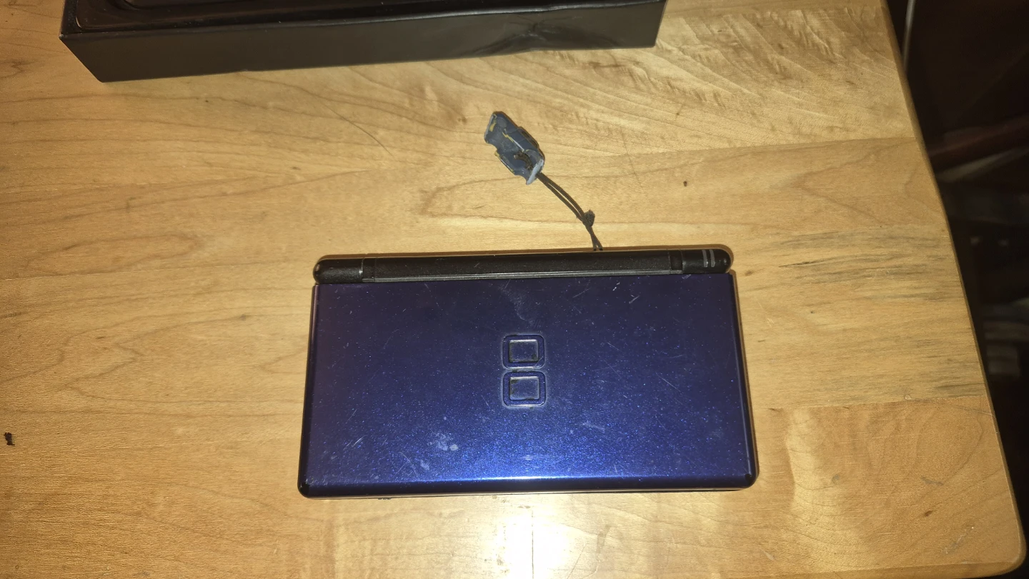 Metallic Blue DS Lite with Loaded R4.