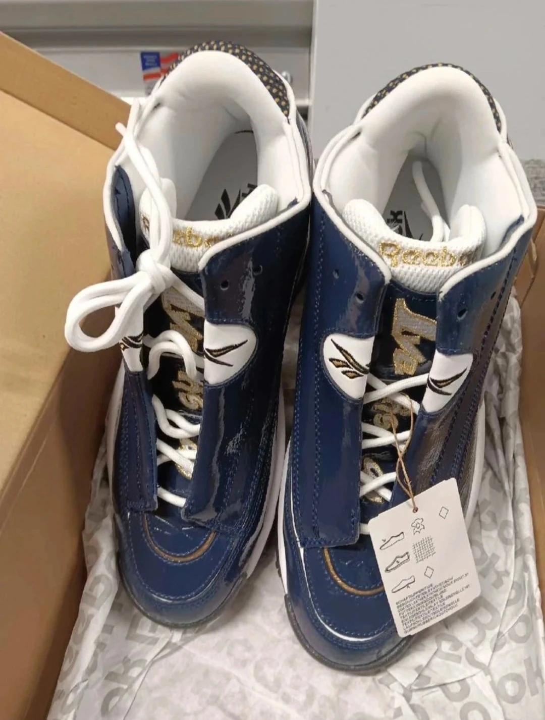 9.5 Men's Reebok Navy, White & Gold The Answer DMX Sneakers - photo 2