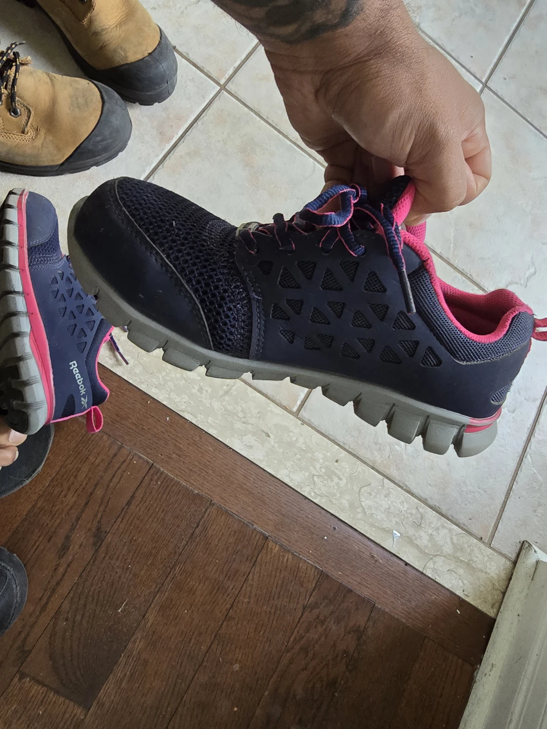 Reebok Women's saftey shoes - photo 2