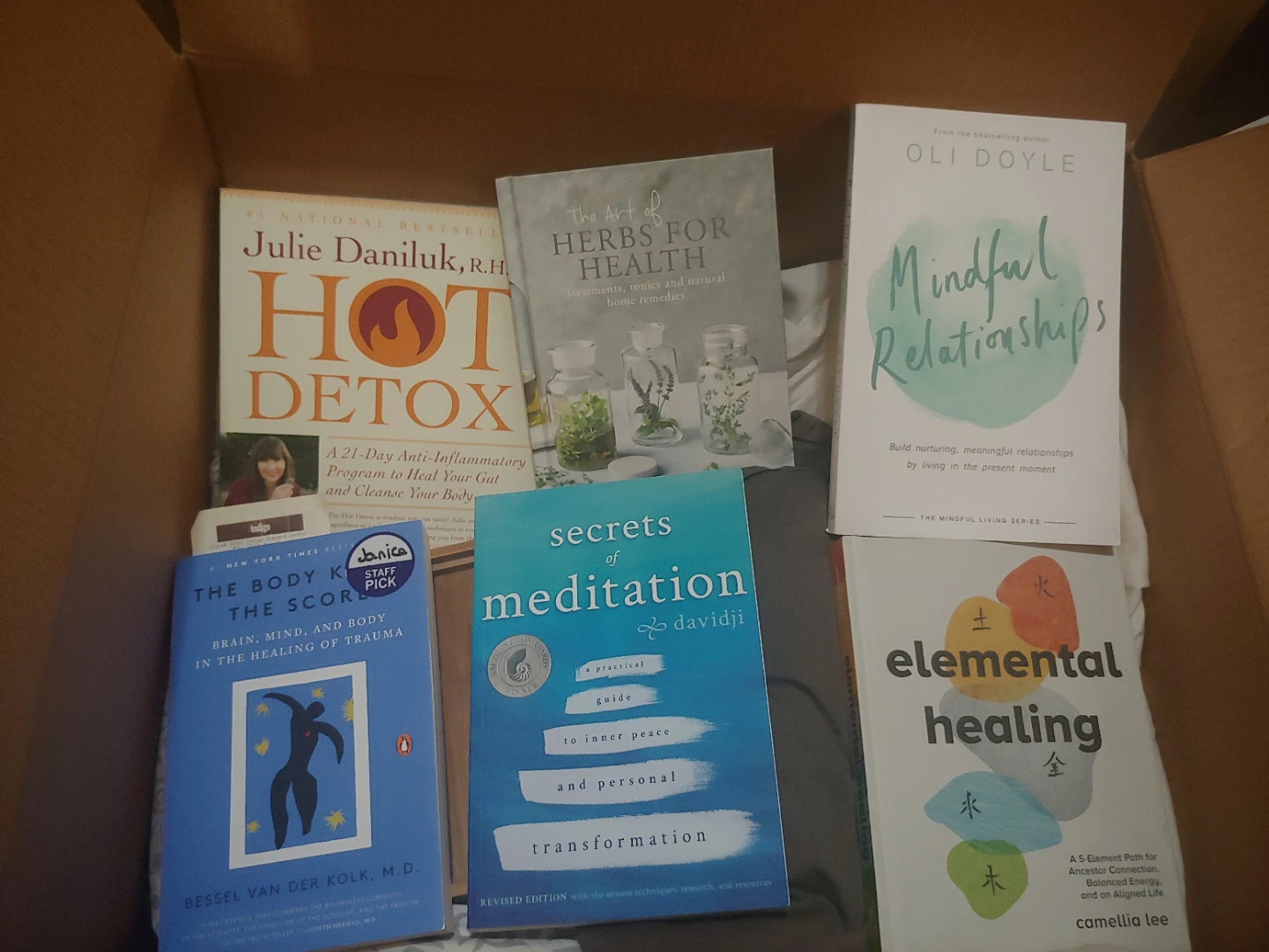 Brand New Collection of 6 Health & Wellness Books ⚽