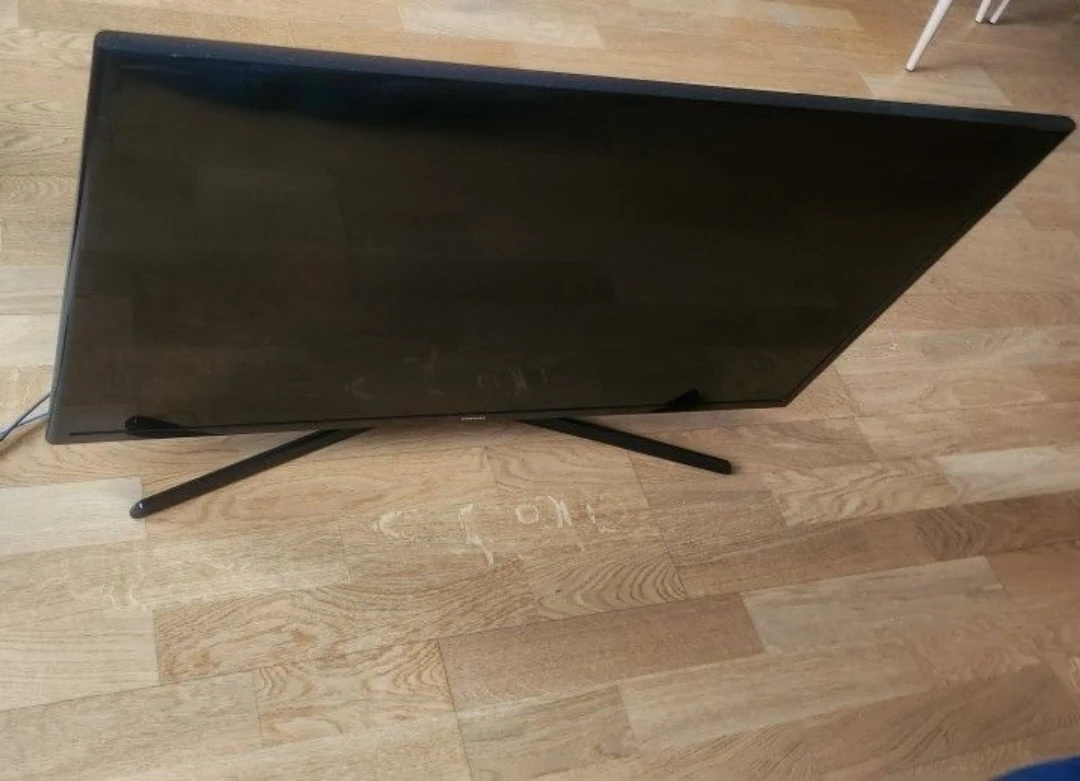 SAMSUNG SMART TV 42" - photo 3