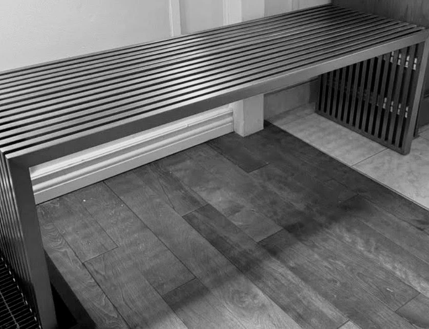 (ORIGINAL) BRUSHED STAINLESS STEEL BENCH WITH ACRYLIC DIVIDERS - photo 2