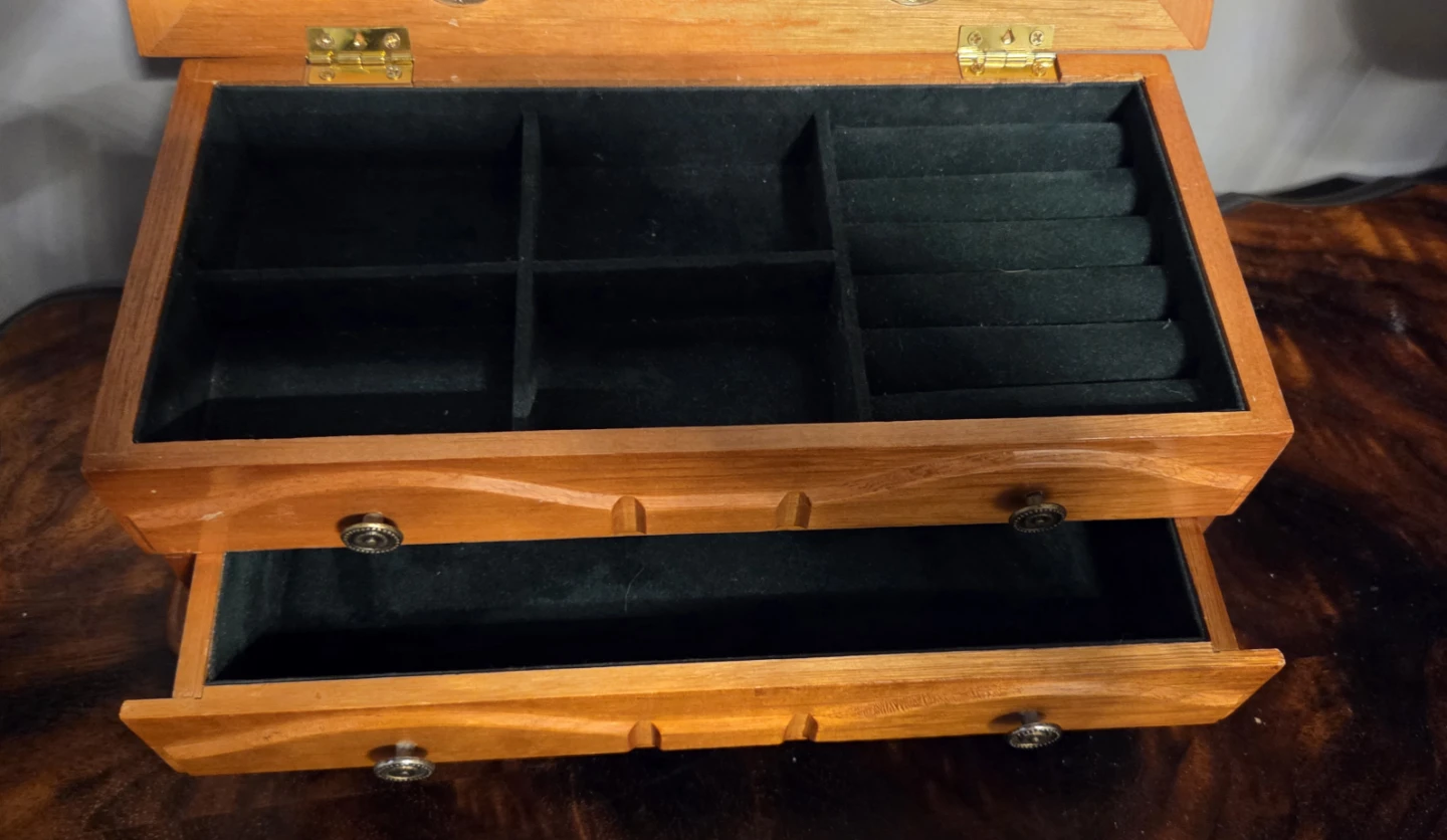 Wooden Jewellery Box with Floral Design - photo 3