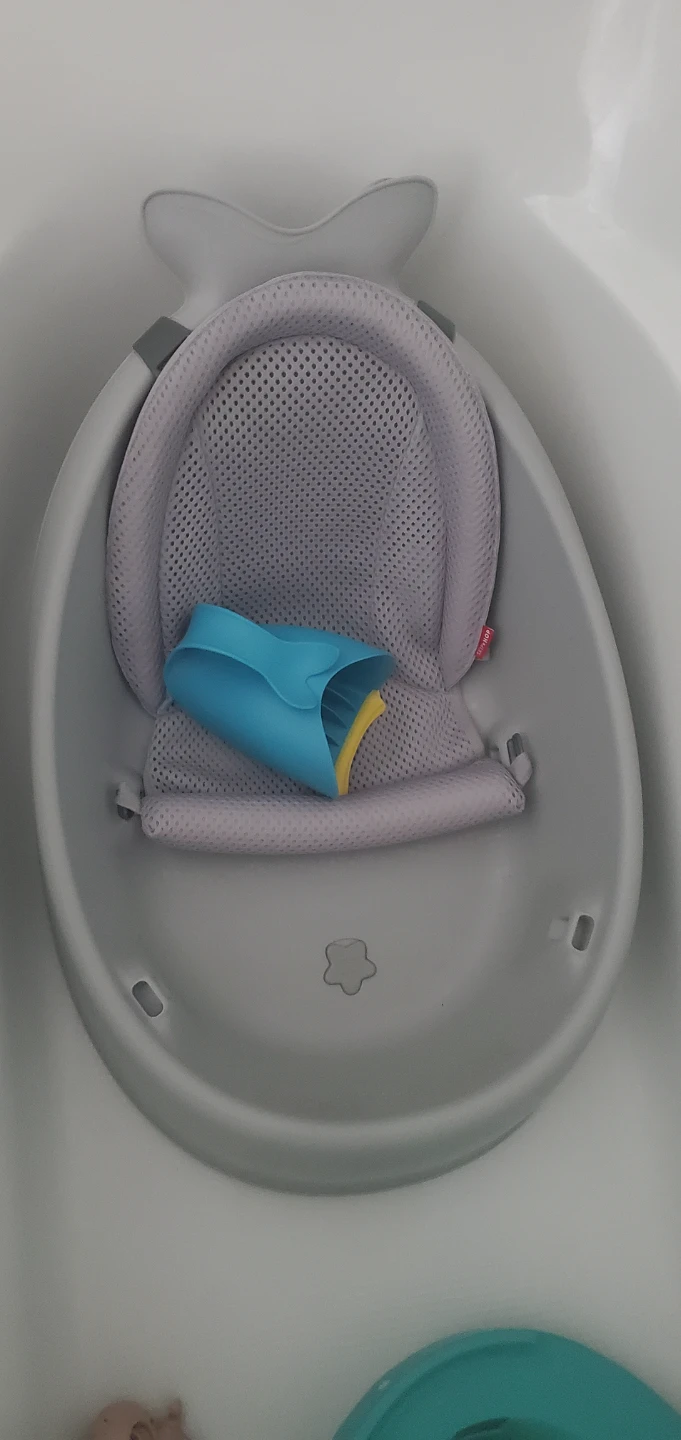 Skip Hop Baby Bath Tub & Rinser Whale