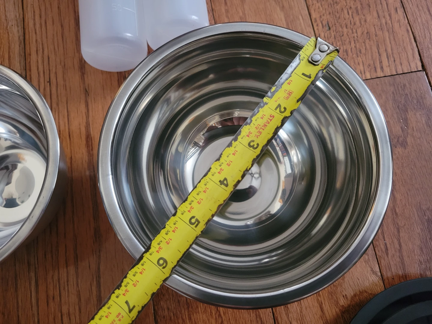 7 SS Bowls with Lids + 2 plastic bottles for oil. New! - photo 5
