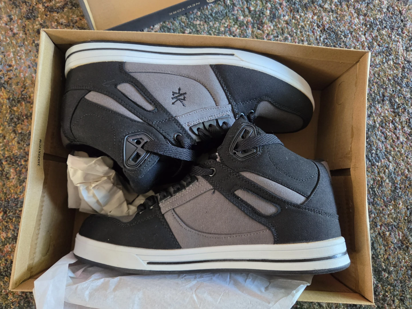 Men's Black & Grey Athletic Shoes Size 9