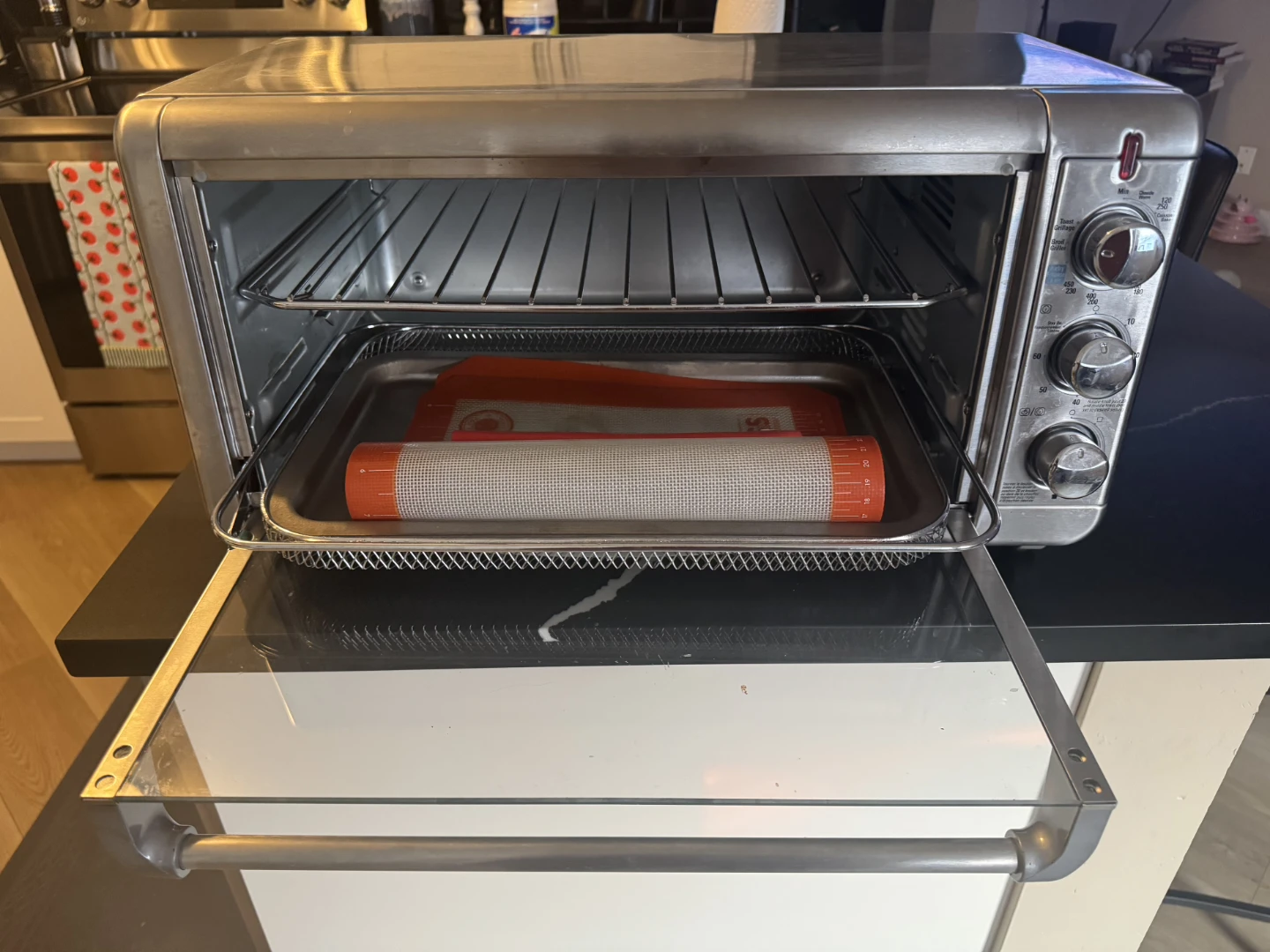 Black+Decker 4-Slice Toaster Oven with Air Fry - photo 3
