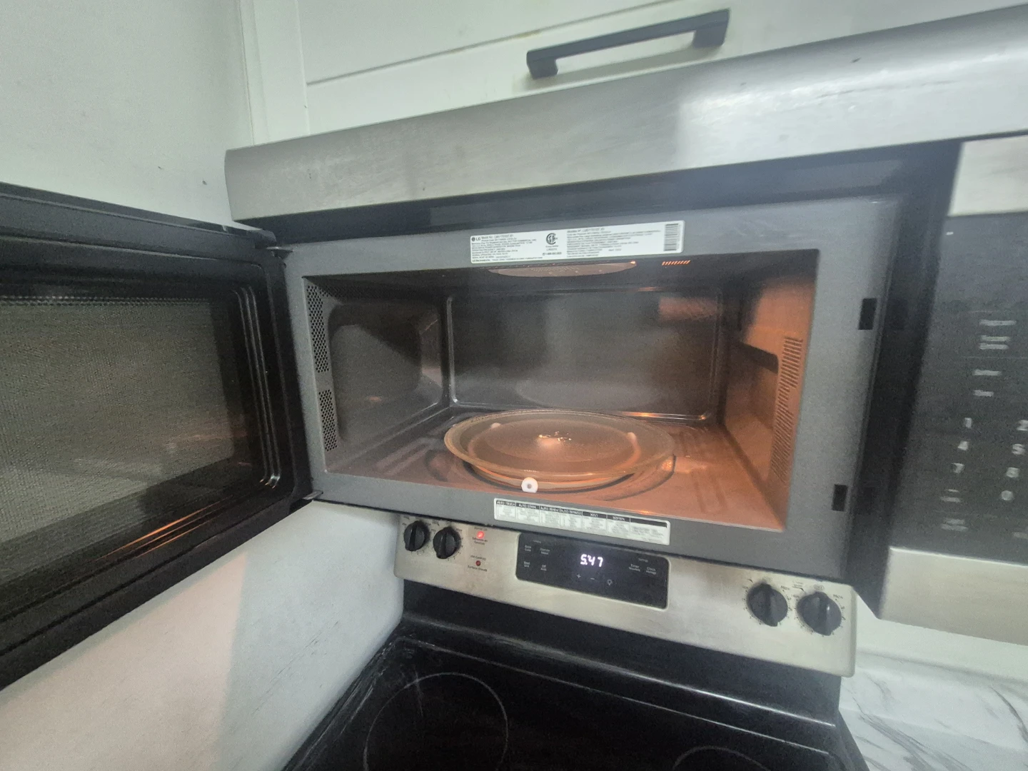 LG Microwave - photo 2