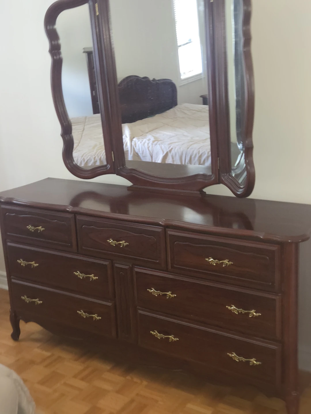 Cherry Wood Bedroom Set - 5 Pieces - photo 3