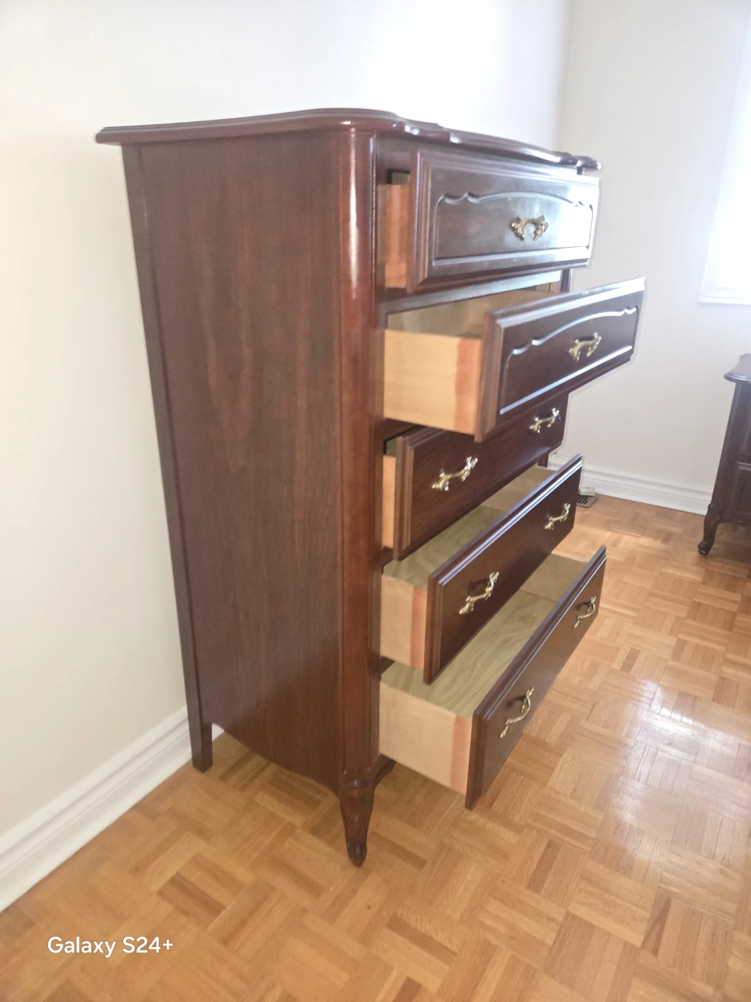 Cherry Wood Bedroom Set - 5 Pieces - photo 4