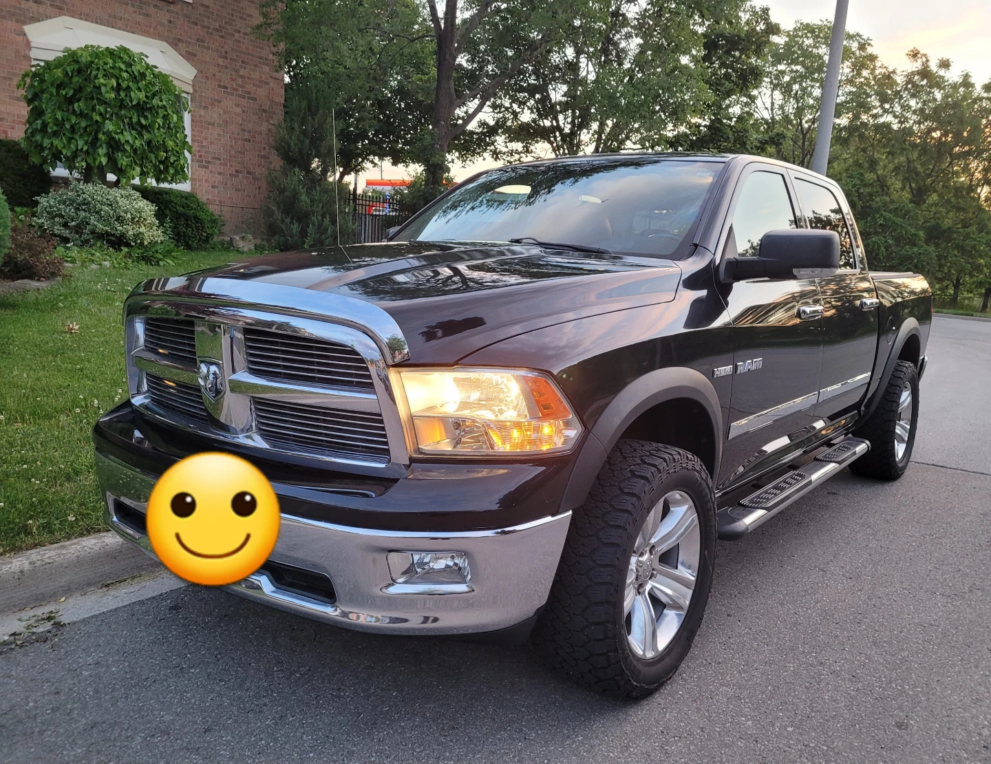 2010 DODGE RAM 1500 SLT CREW CAB - 4X4 HEMI V8