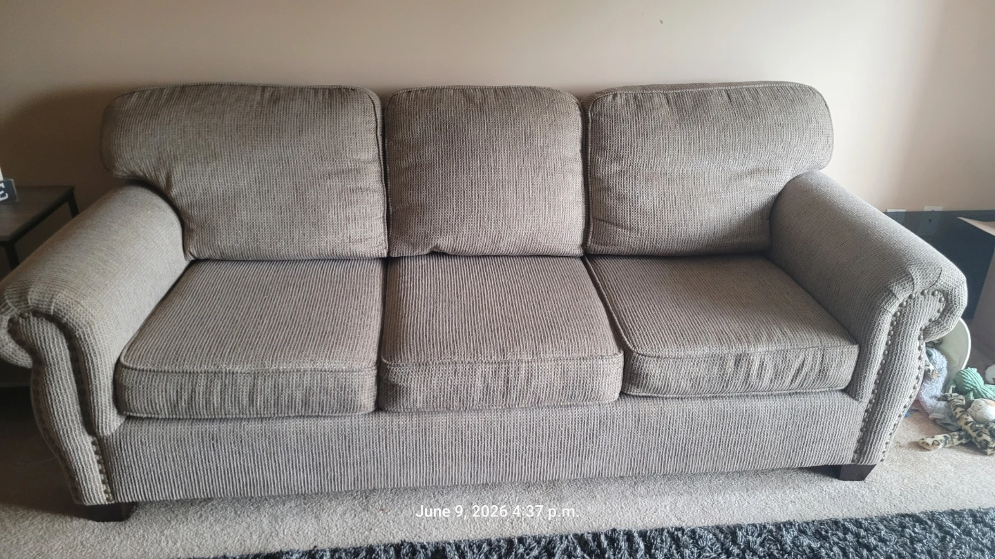 Comfortable couch and chair like new - photo 2