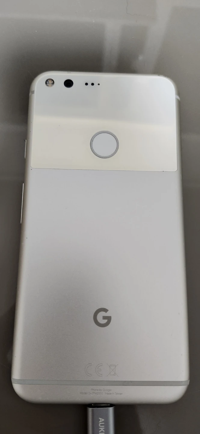 Google Pixel XL Smartphone - photo 3