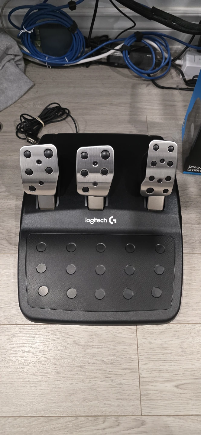 Logitech G920 Driving Force Racing Wheel, Pedals & Shifter - photo 3