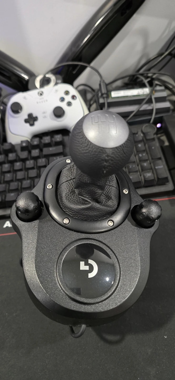 Logitech G920 Driving Force Racing Wheel, Pedals & Shifter - photo 5