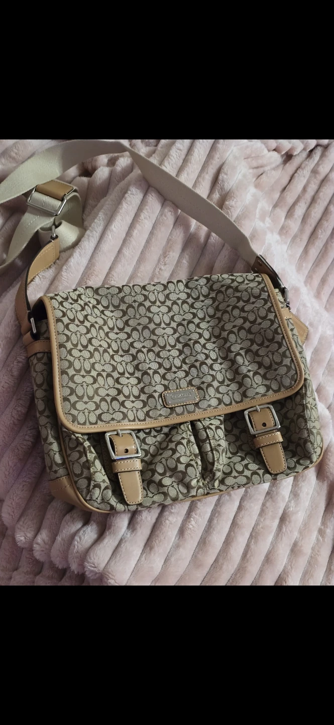 Coach Signature Canvas Messenger Bag