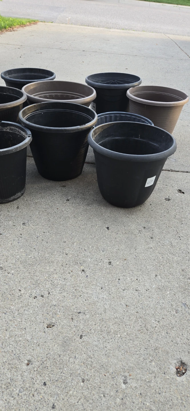 Assorted Plastic Plant Pots - photo 2