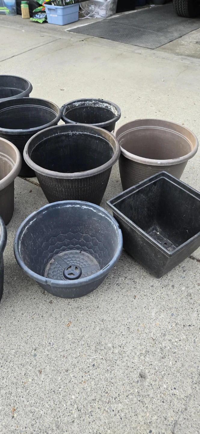 Assorted Plastic Plant Pots - photo 4