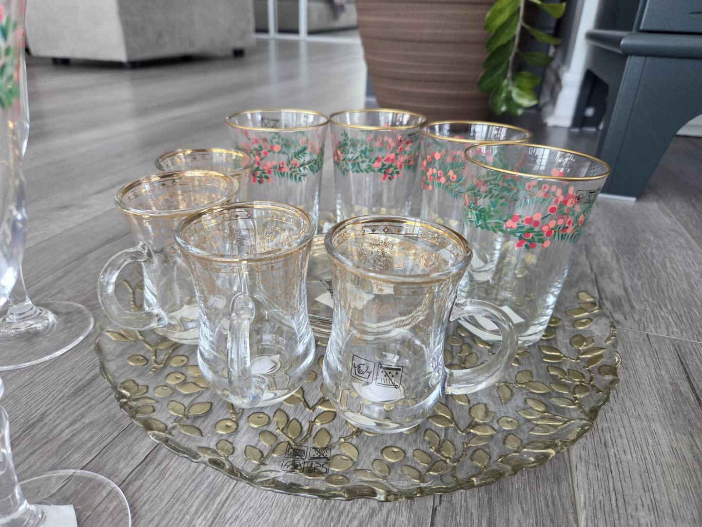 Glassware Set with Floral Design and Gold Rim - photo 3
