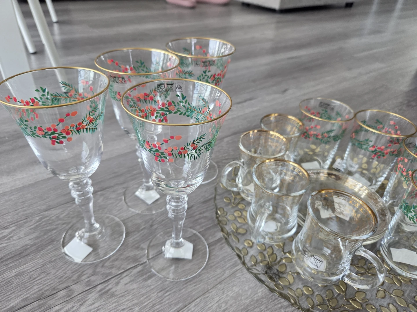 Glassware Set with Floral Design and Gold Rim - photo 4