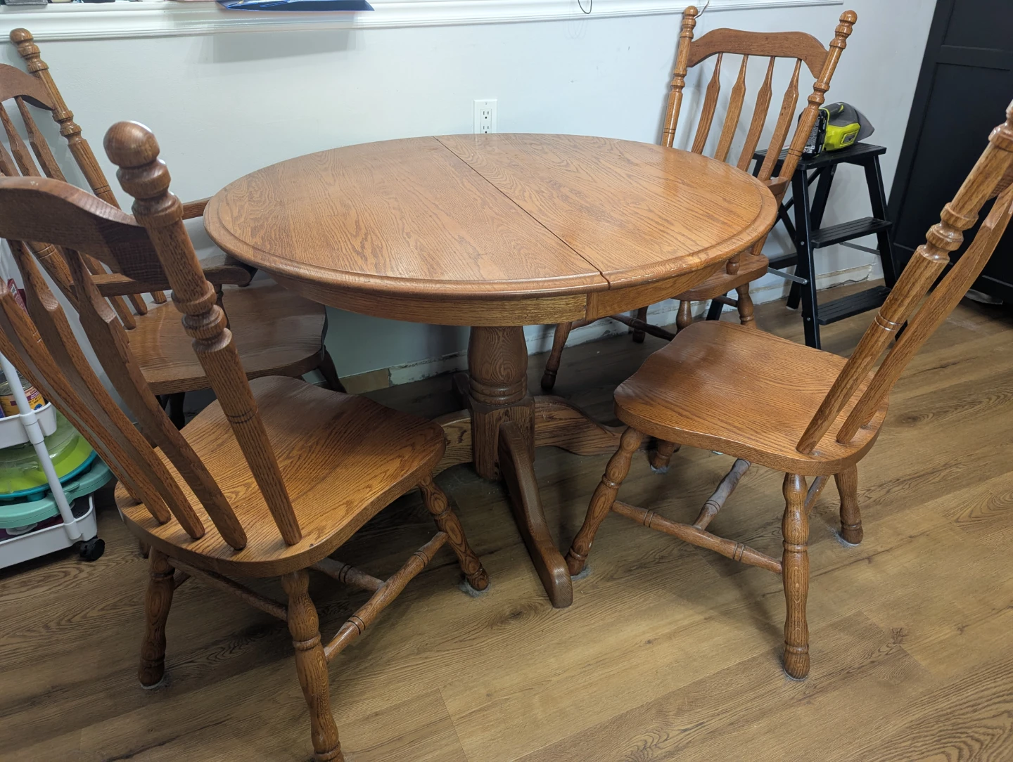 Oak Dining table with 2 extension pieces and 4 chairs