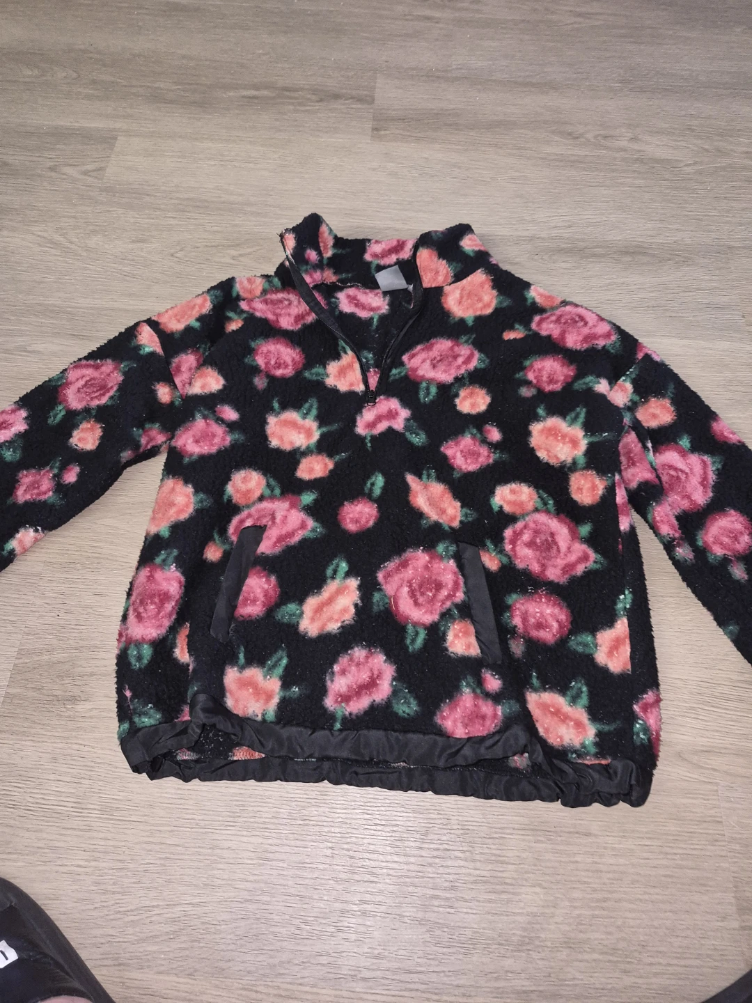 Daisy Fuentes Fleece Pullover