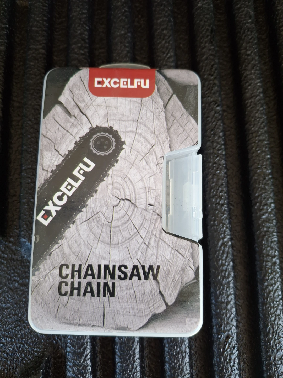EXCELFU Chainsaw Chain 2 new in case