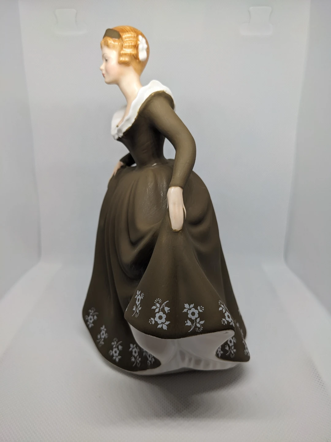 Royal Doulton "Geraldine" Vintage Figure - photo 2