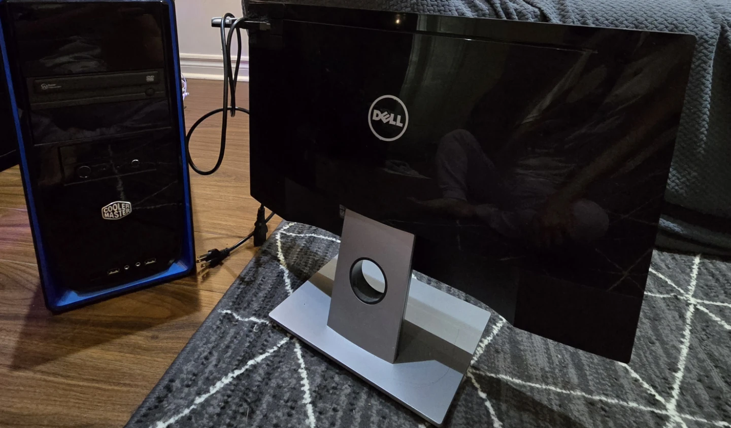 Dell Monitor with FREE Cooler Master PC Tower - photo 3