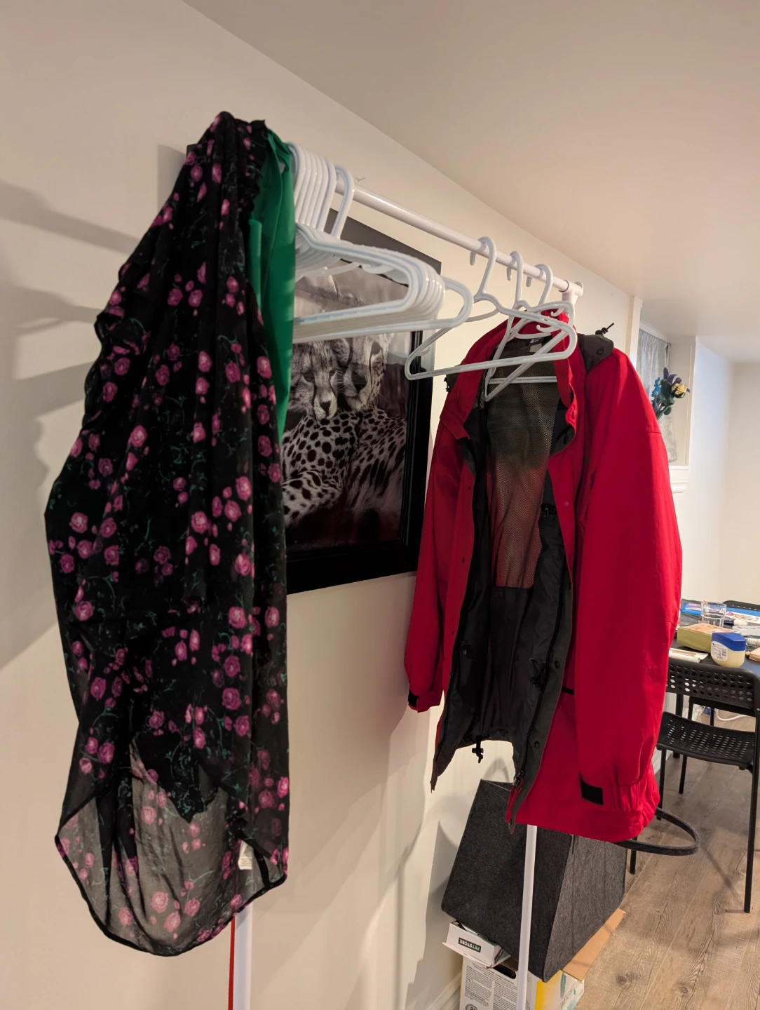 White Metal Garment Rack - photo 2