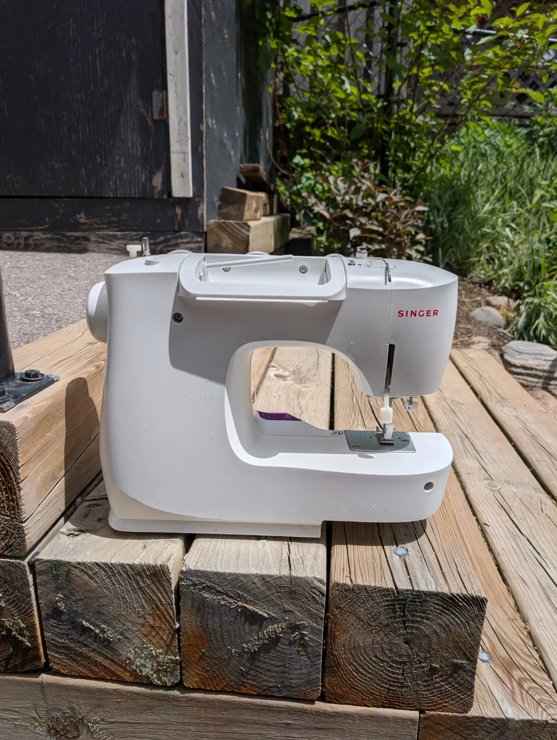 Singer M3500 Sewing Machine - photo 2