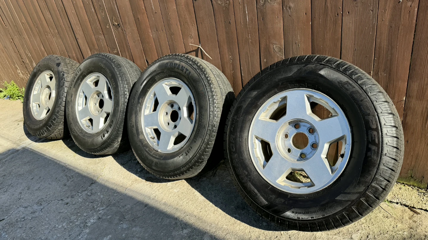 Set of 4 Chevrolet Alloy Wheels with Tires - photo 5