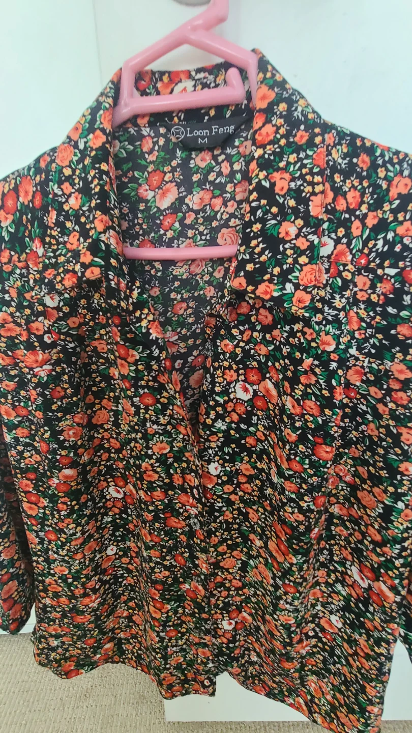 Lovely Floral Pattern Button-Down Blouse - Size M - photo 2