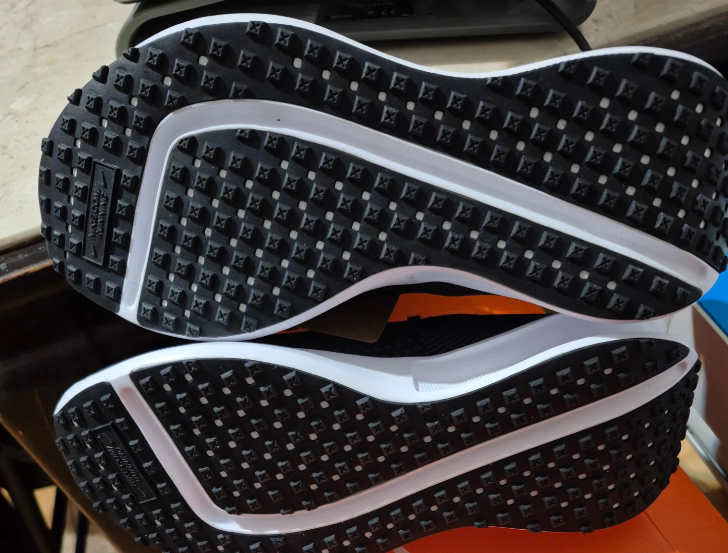 BNIB)Nike Interact Run Size 7 Women's Running Shoes Black/White - photo 2