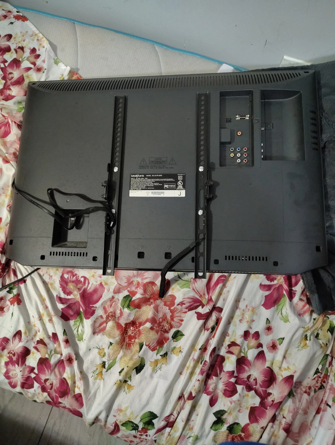 Broksonic LCD TV Model CCVG-3276 - photo 3