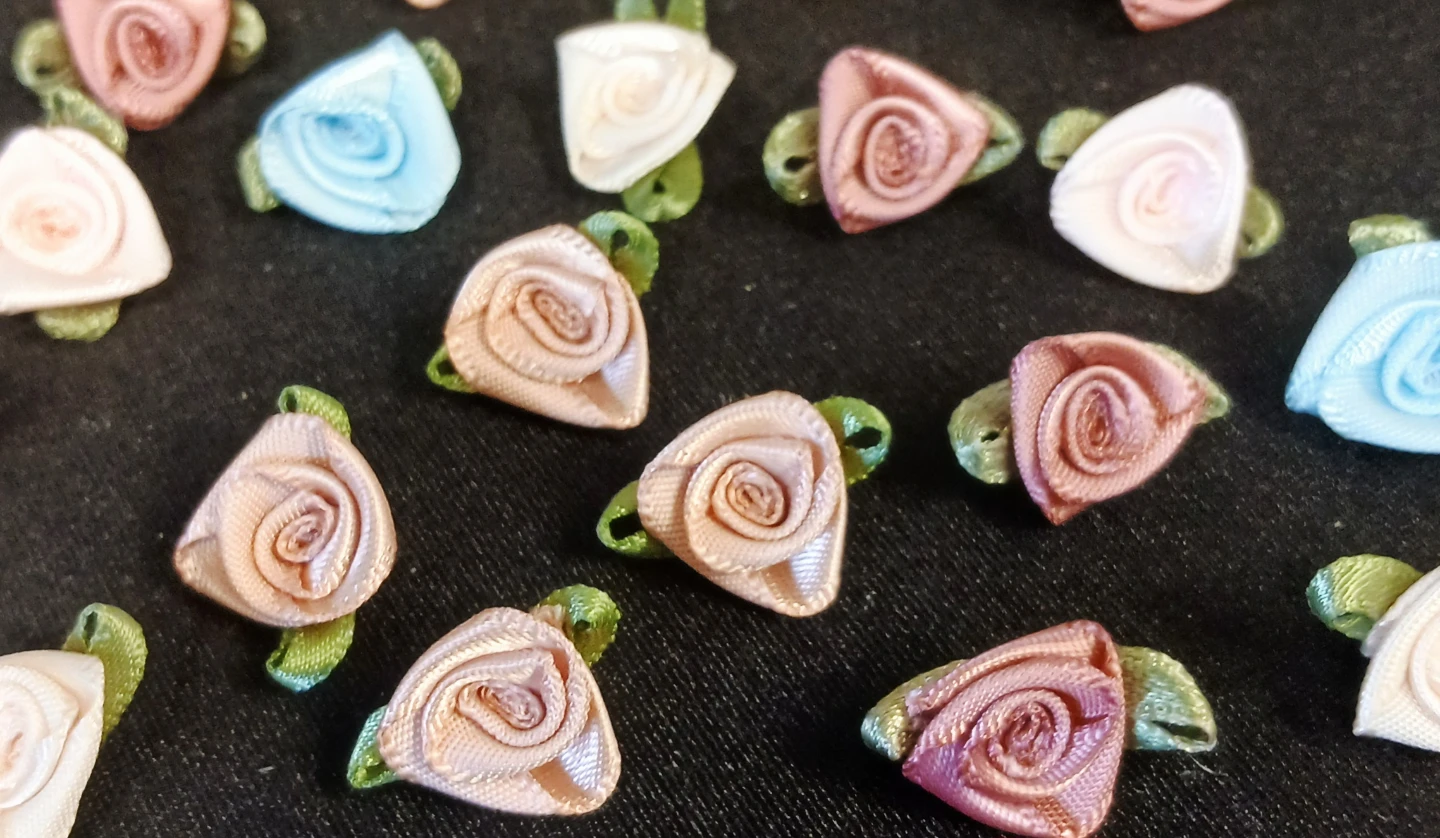 20 pc of Silk Ribbon Roses Embellishments (Mixed Colours)