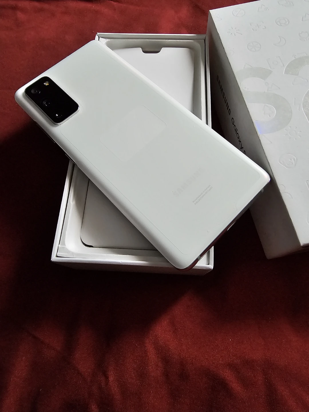 White Samsung Galaxy S20 FE 5G
