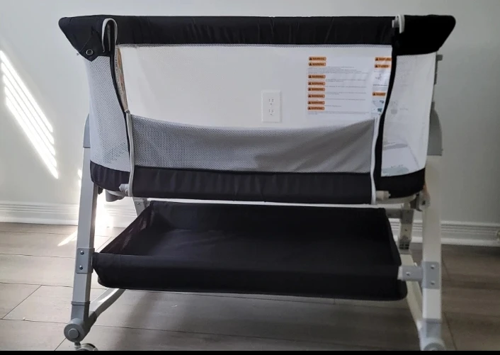 4-in-1 Baby Bassinetwith Wheels and Changing Station