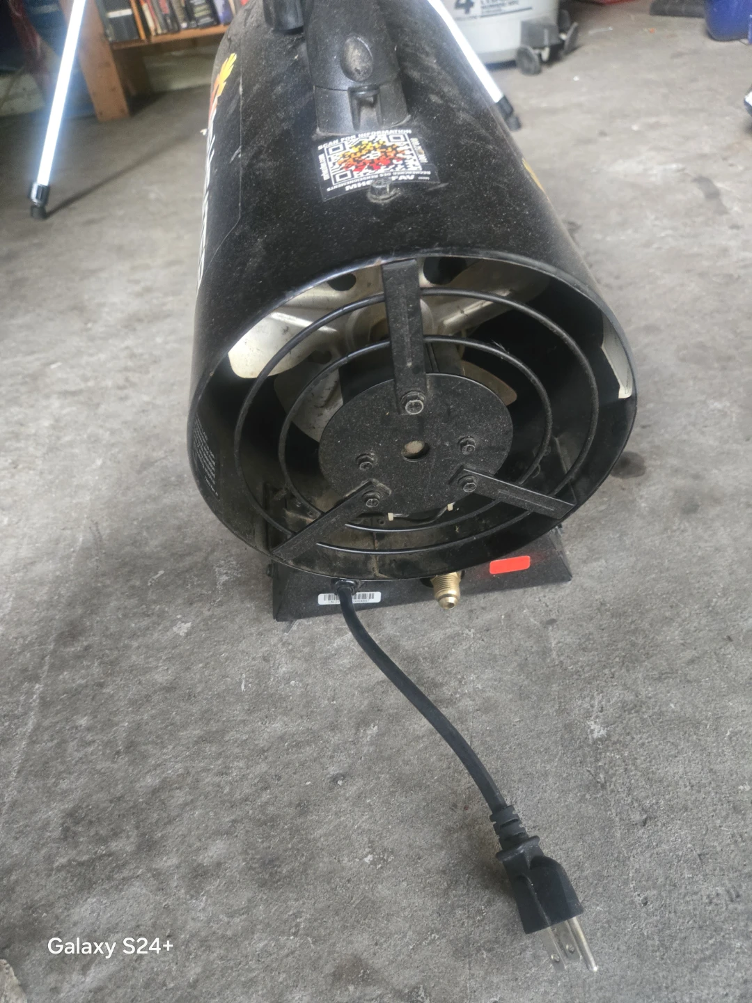 Mr. Heater 30-60,000 BTU Propane Heater - photo 3