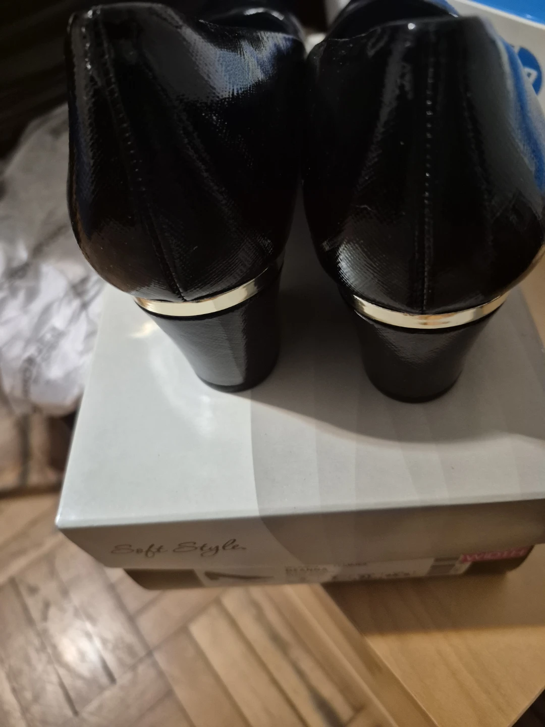 BNIB)Soft Style Size 9 Black Patent Heels - photo 3