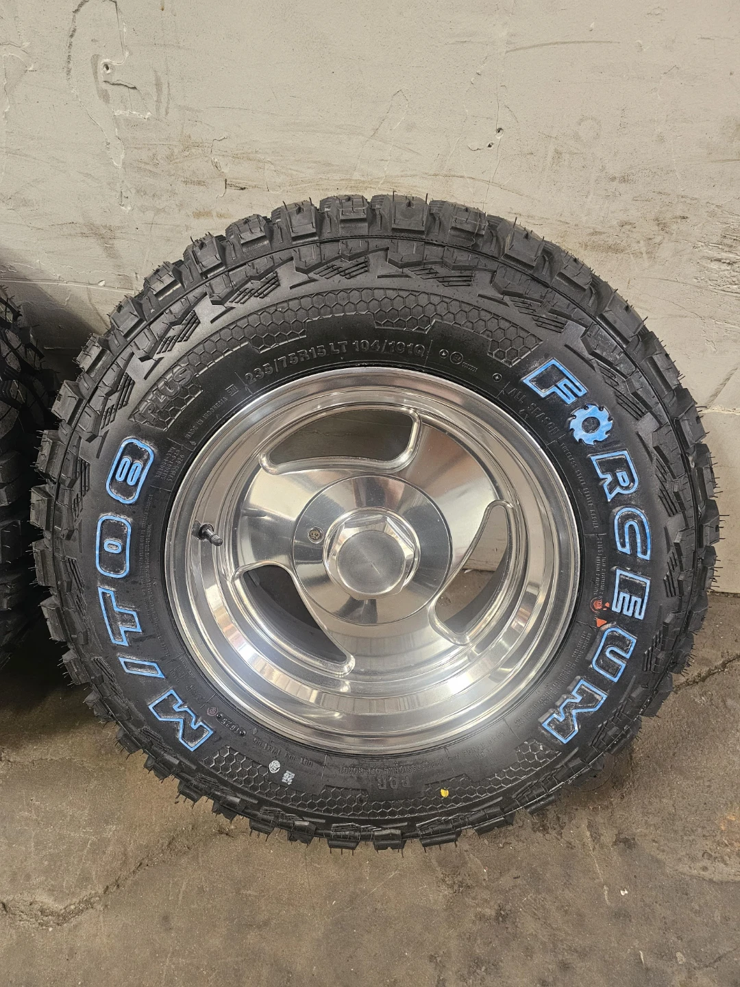 15 inch Eagle rims wheels 5x139.7 5x5.5 new m/t tires