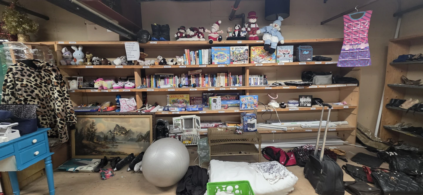 Many items warehouse sale - photo 3